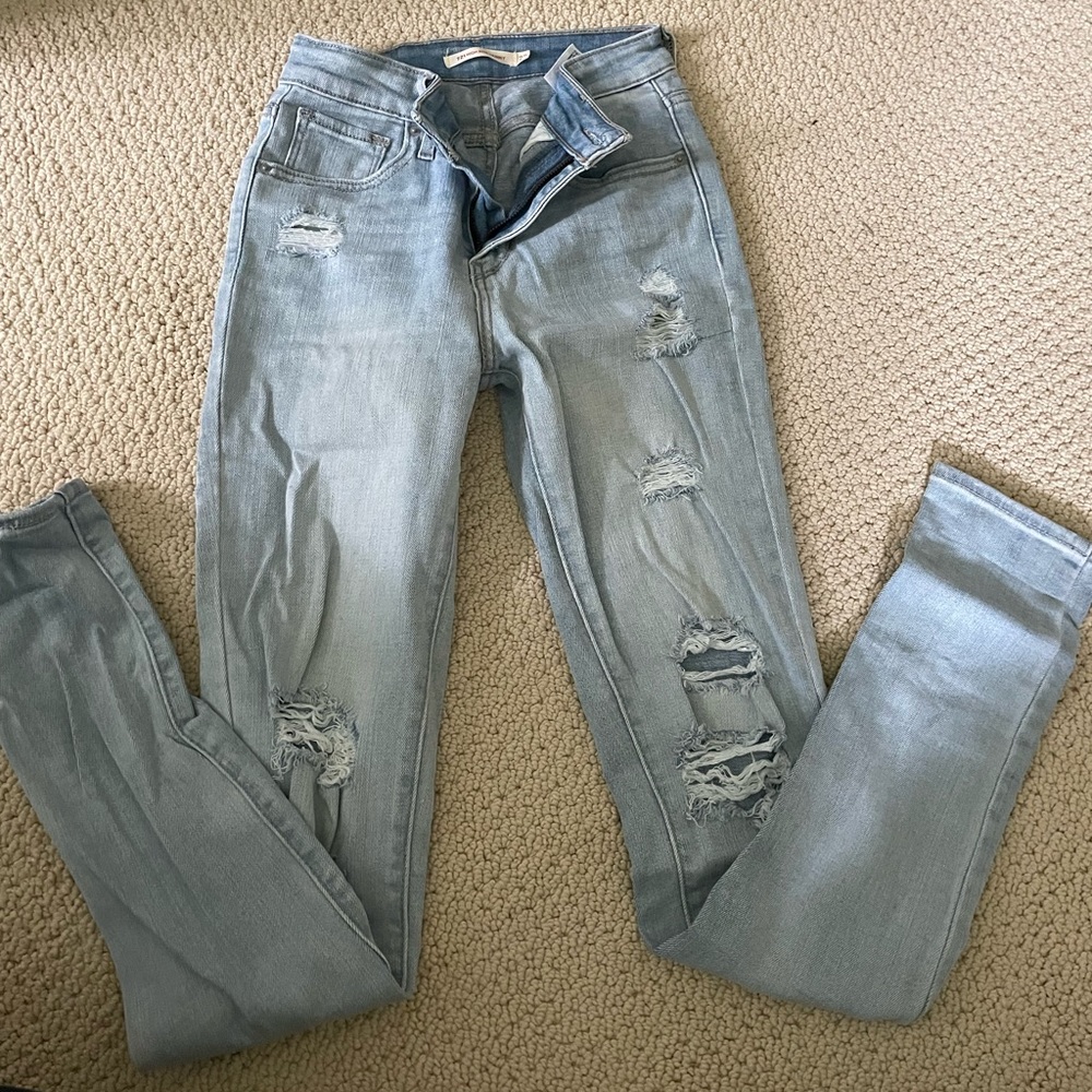 FREE WITH PURCHASELevi’s 721 high rise skinny jeans